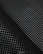 画像をギャラリービューアに読み込む, NISSAN SKYLINE BNR34 VSPEC II スタイルの黒色ドット柄生地